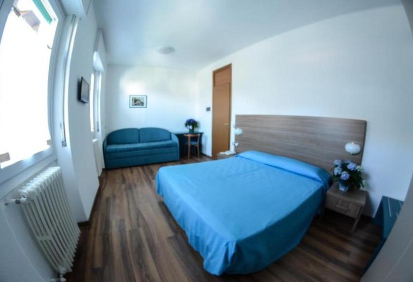 חדר סטנדרט לשלושה, National