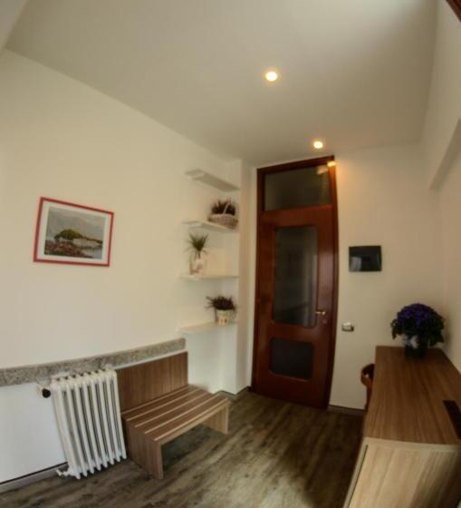 חדר סטנדרט לשלושה, National