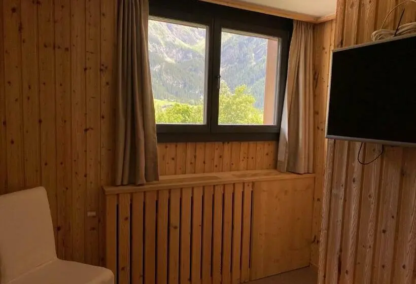 Standard Single Room, Sanetsch