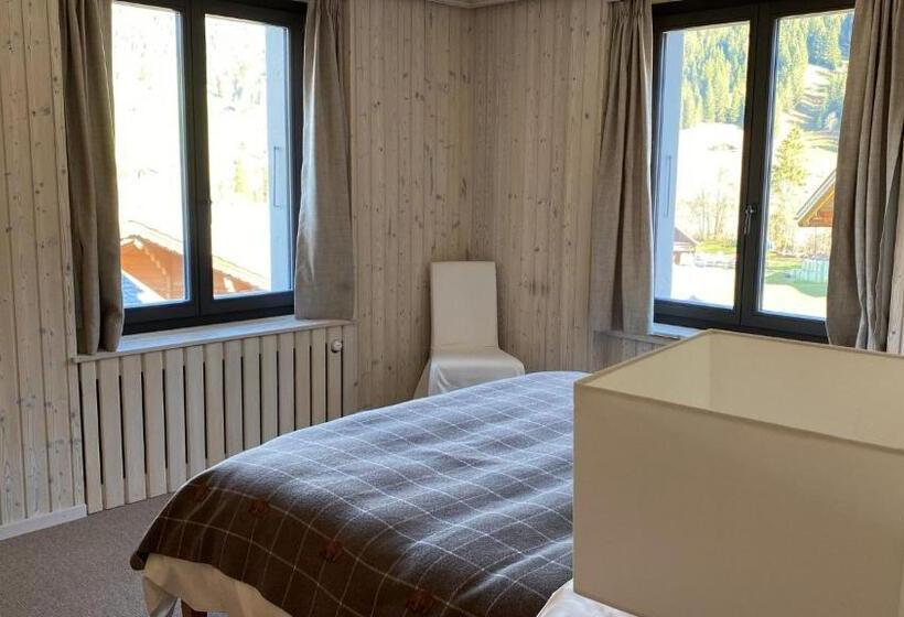 جناح جونيور ديلوكس, Sanetsch