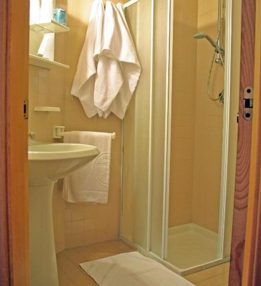 スタンダード4人部屋, Scogliera