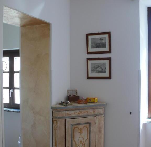 דירת חדר, La Posada