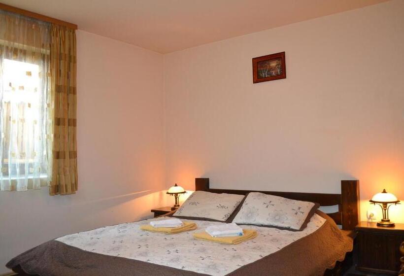 اتاق استاندارد سه تخته با سرویس بهداشتی مشترک, Vila Dariana