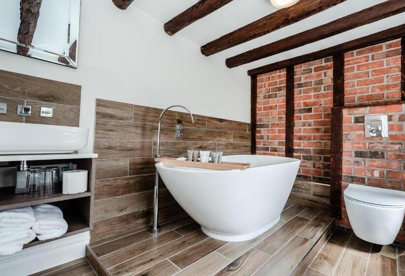 סוויטה, Pike And Eel Hotel And Marina