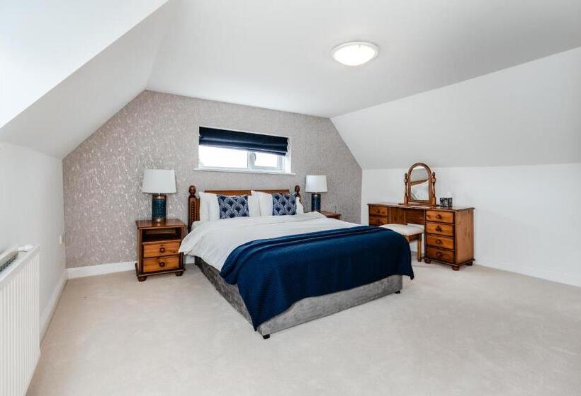 סוויטה, Pike And Eel Hotel And Marina