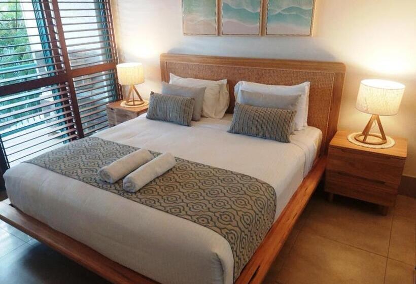 2 Bedroom Apartment with Views, The Norfolks On Moffat Beach