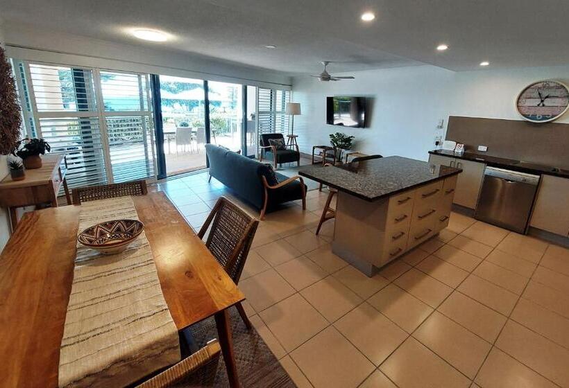 2 Bedroom Apartment with Views, The Norfolks On Moffat Beach