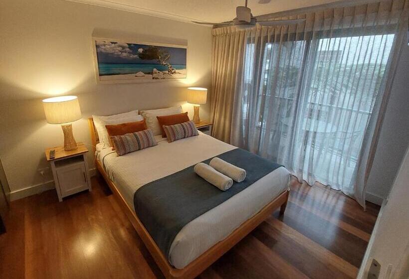 2 Bedroom Apartment with Views, The Norfolks On Moffat Beach