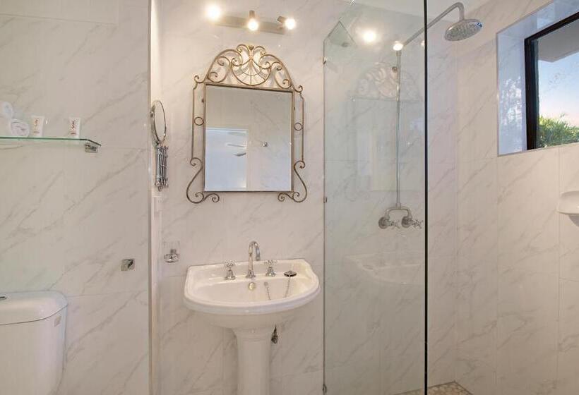 דירת חדר סופריור, Tea Trees