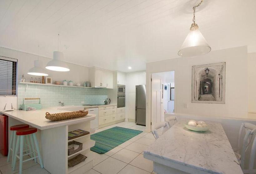 דירת חדר סופריור, Tea Trees