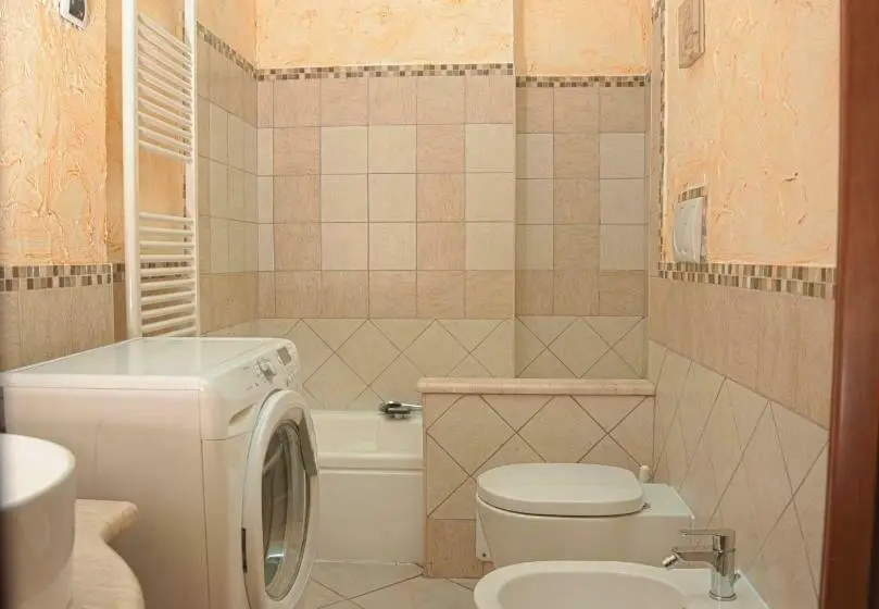 استودیو خانوادگی, La Marmora