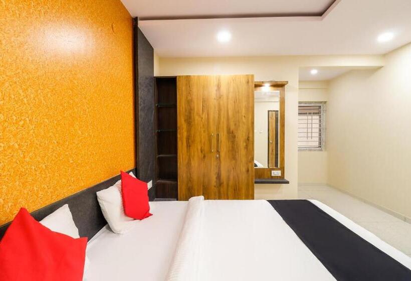 חדר קלאסי לשלושה, Capital O N R Residency