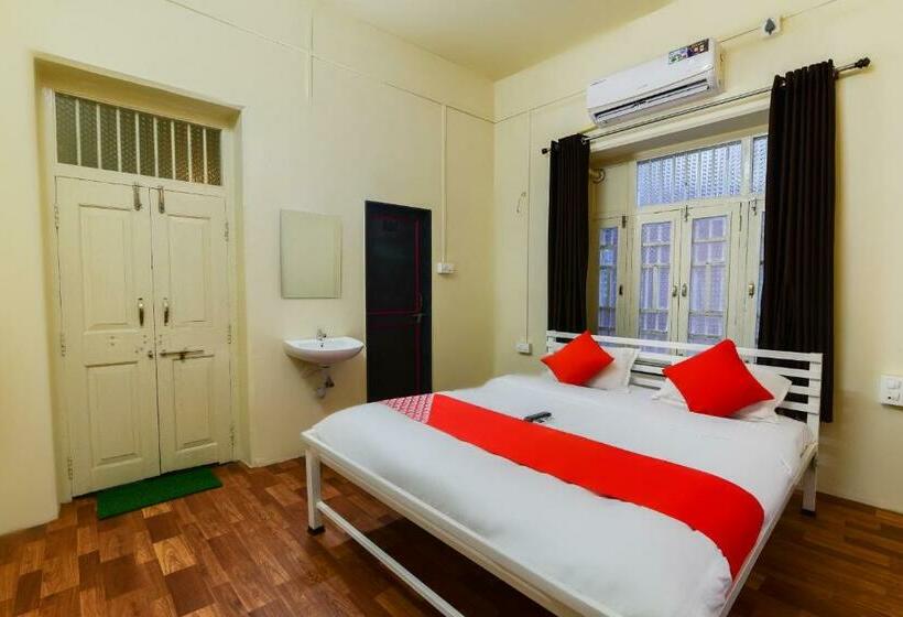 Deluxe Rum, Oyo 67875 Heritage Lodging And Boarding