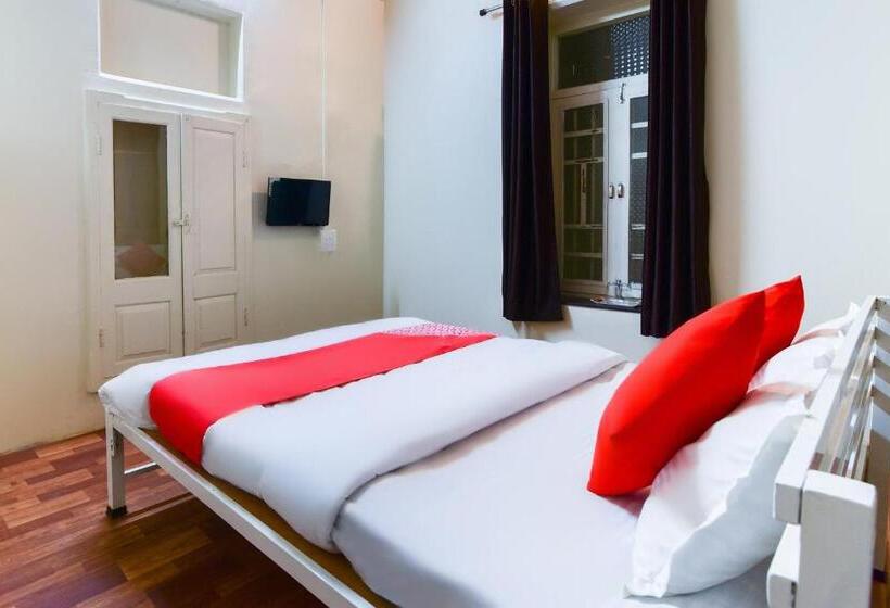 Deluxe Rum, Oyo 67875 Heritage Lodging And Boarding