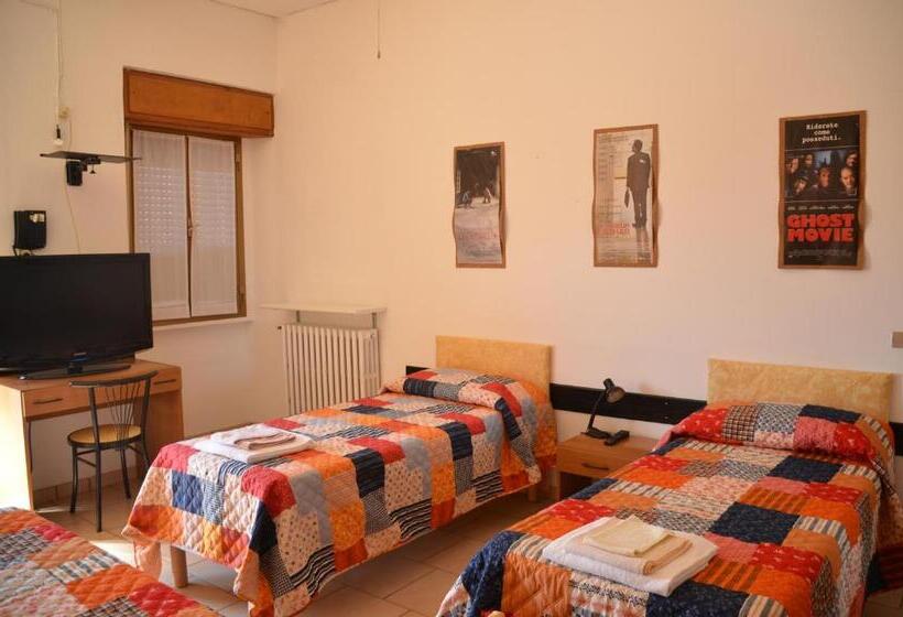 חדר סטנדרט לשלושה, Albergo Roma