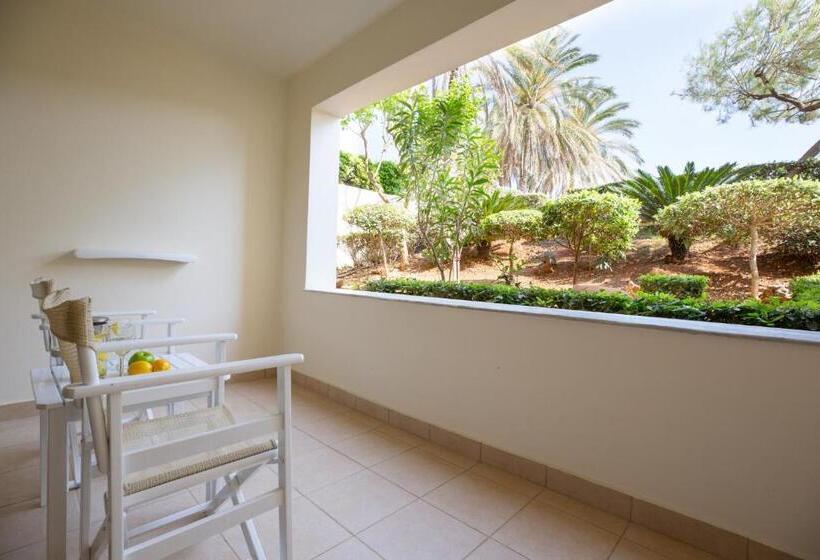 חדר אקונומי, Giannoulis   Santa Marina Plaza