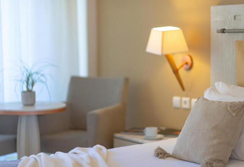 חדר אקונומי, Giannoulis   Santa Marina Plaza