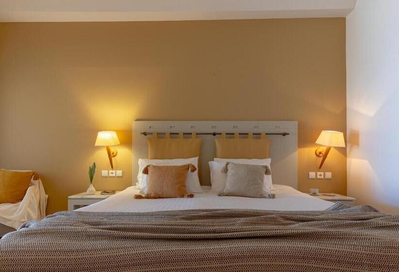 חדר אקונומי, Giannoulis   Santa Marina Plaza