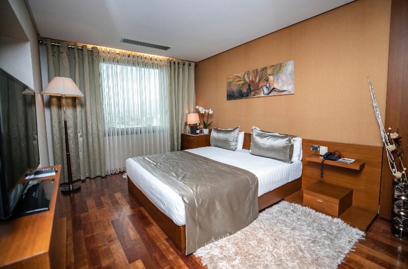 סוויטה דלוקס, Tirana International Hotel & Conference Center