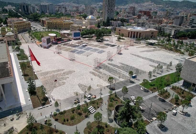 디럭스 룸, Tirana International Hotel & Conference Center
