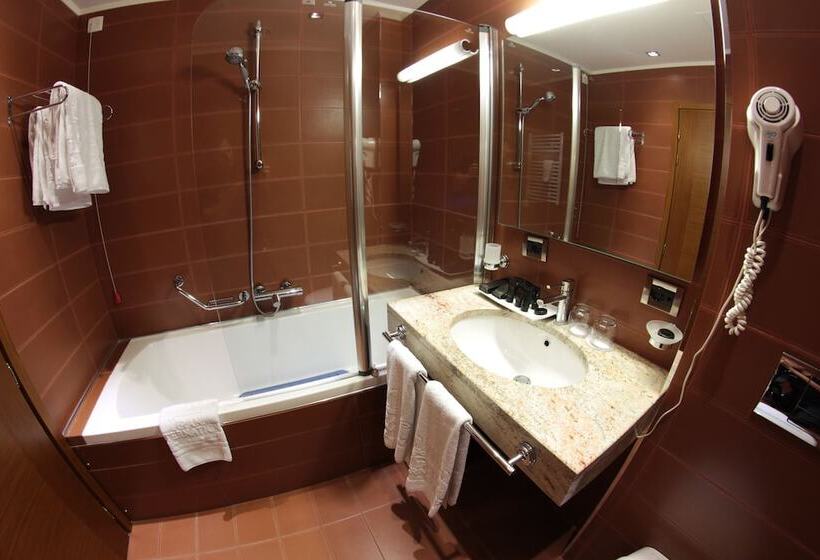 디럭스 룸, Tirana International Hotel & Conference Center
