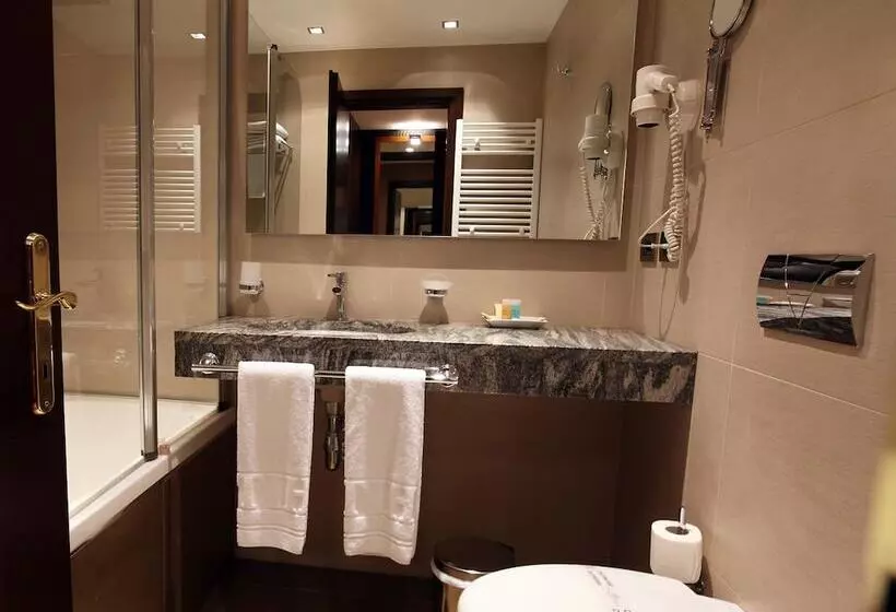 デラックススイート, Tirana International Hotel & Conference Center