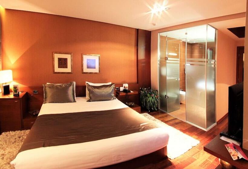 סוויטה דלוקס, Tirana International Hotel & Conference Center