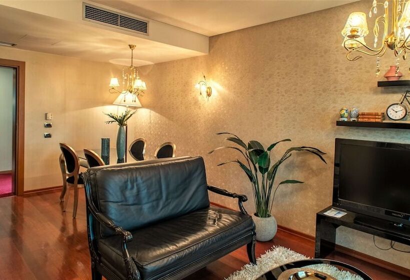 סוויטה אקזקיוטיב, Tirana International Hotel & Conference Center