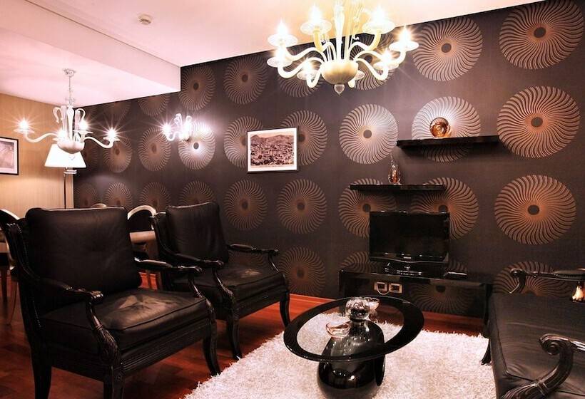 סוויטה דלוקס, Tirana International Hotel & Conference Center