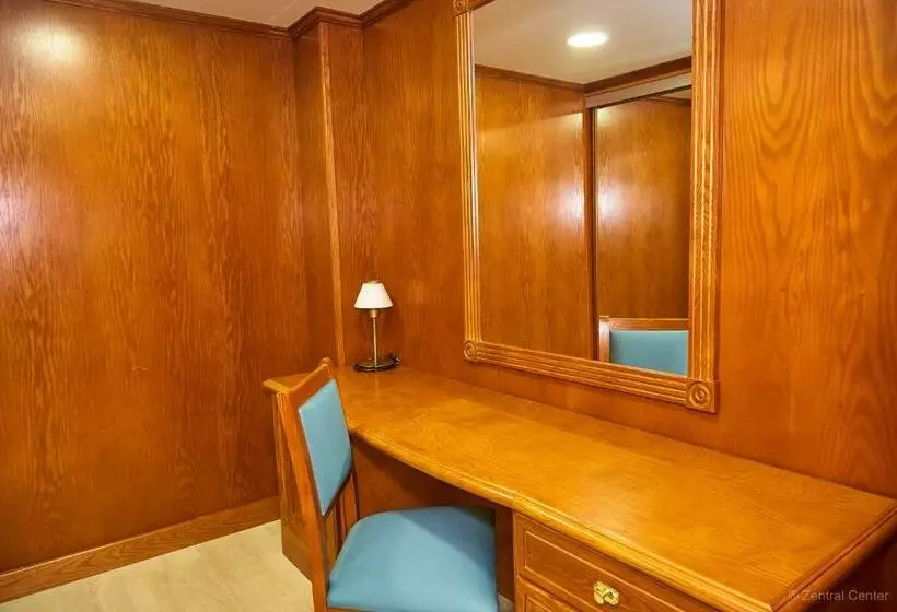 سوییت لوکس, Zentral Center  Adults Only