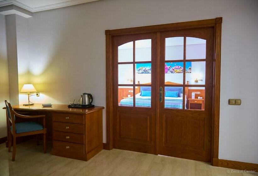 豪华套房, Zentral Center Adults Only