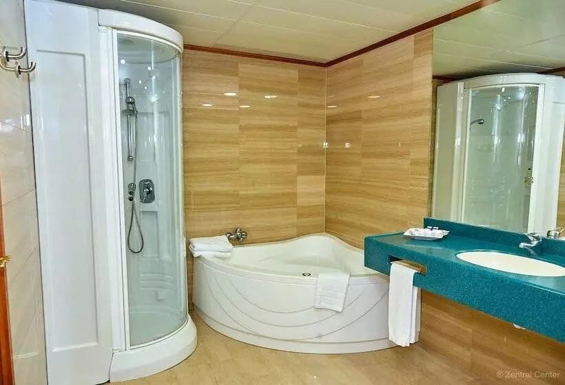 سوییت لوکس, Zentral Center  Adults Only