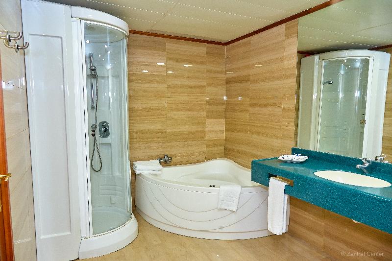 豪华套房, Zentral Center Adults Only