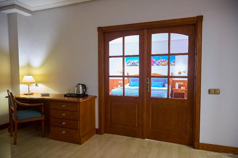 豪华套房, Zentral Center Adults Only