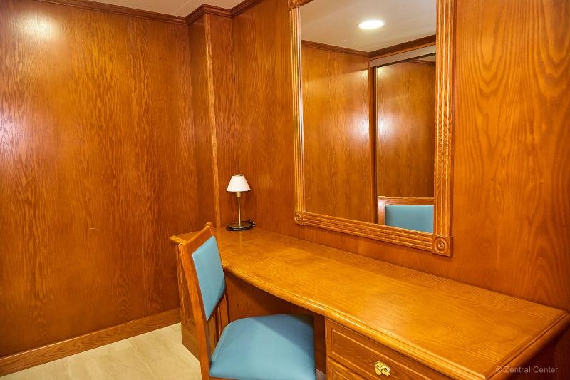 豪华套房, Zentral Center Adults Only