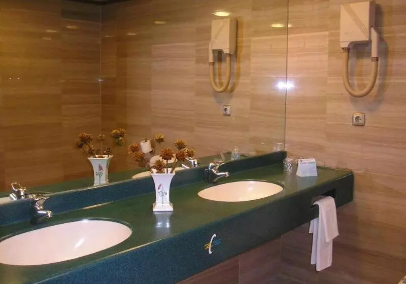 سوییت, Zentral Center  Adults Only