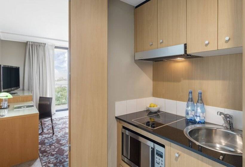 סטודיו אקזקיוטיב, Nesuto Parramatta