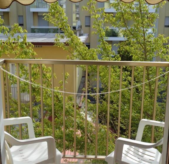 חדר סטנדרט, Continental