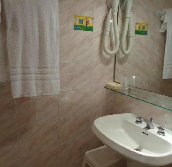 חדר סטנדרט לשלושה, Continental