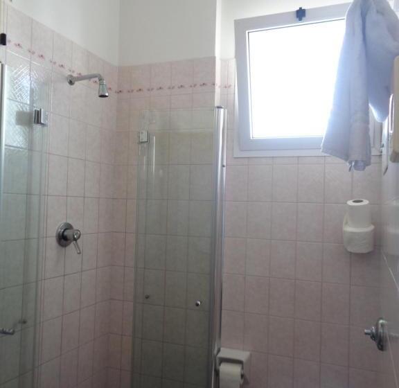 חדר סטנדרט לשלושה, Continental