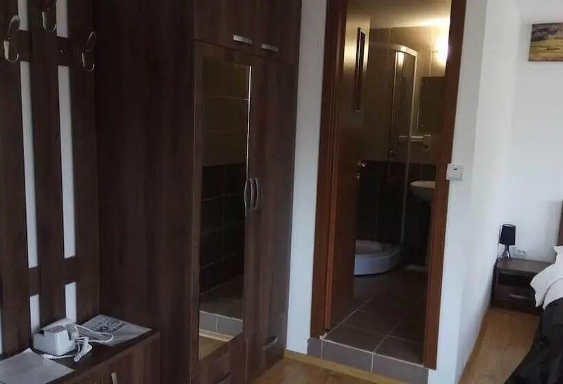 اتاق استاندارد با چشم‌انداز کوهستان, Casa Adina
