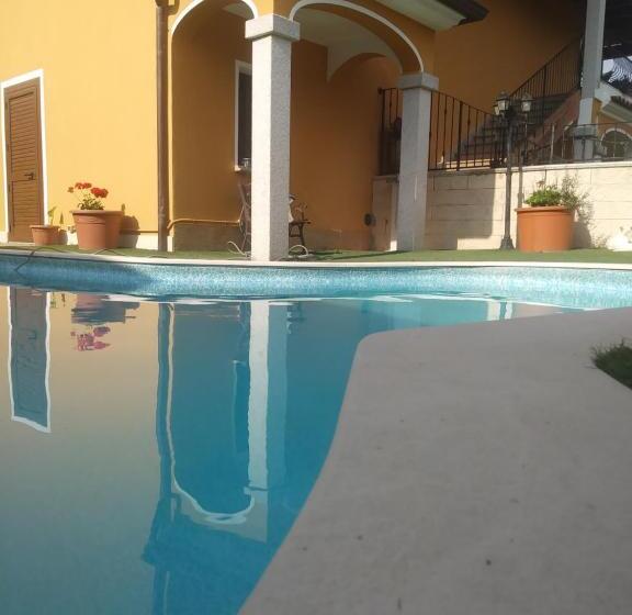 חדר דלוקס נוף בריכה, Oasi Sardama