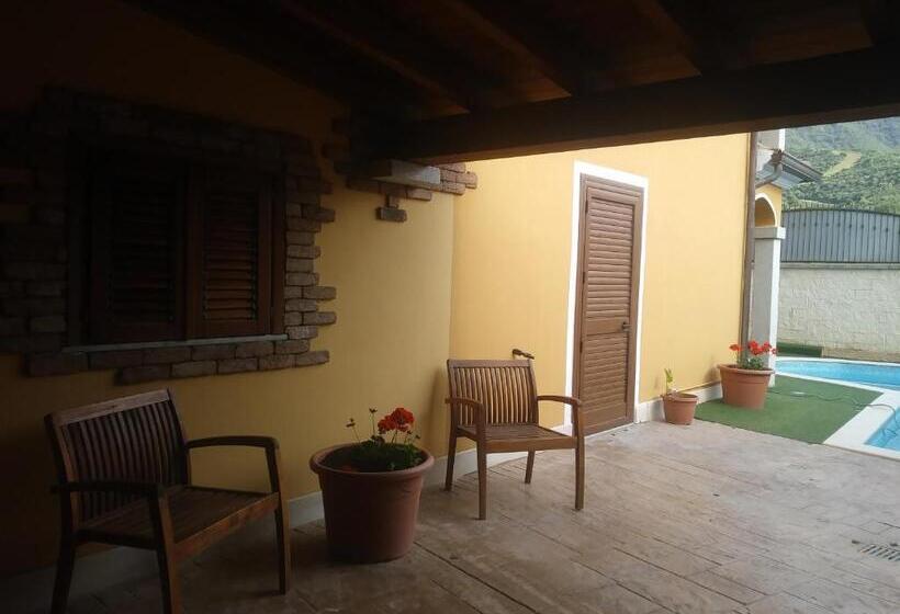 חדר דלוקס נוף בריכה, Oasi Sardama