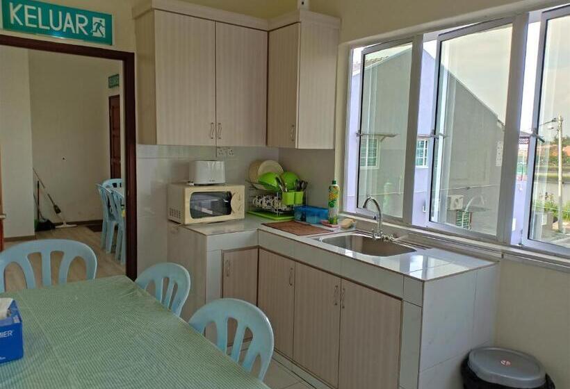 اتاق لوکس با تخت بزرگ, Cityscape Lodge   Penginapan Bajet Yang Mudah, Selesa & Selamat Dengan Wifi Dan Parkir Percuma Serta