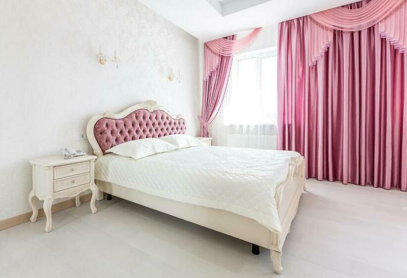 سوئیت سینیور, Premier