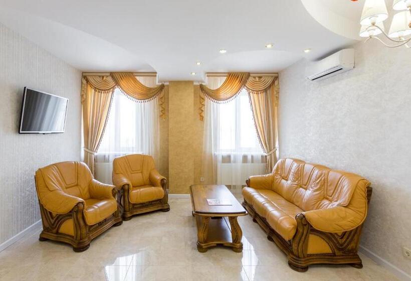 سوئیت سینیور, Premier