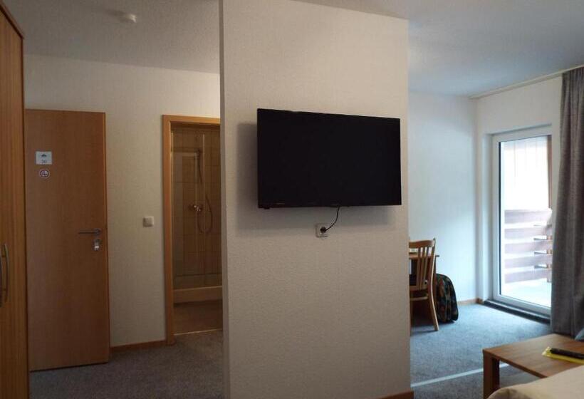 غرفة قياسية ثلاثية, Garni Zum Reinhardswald