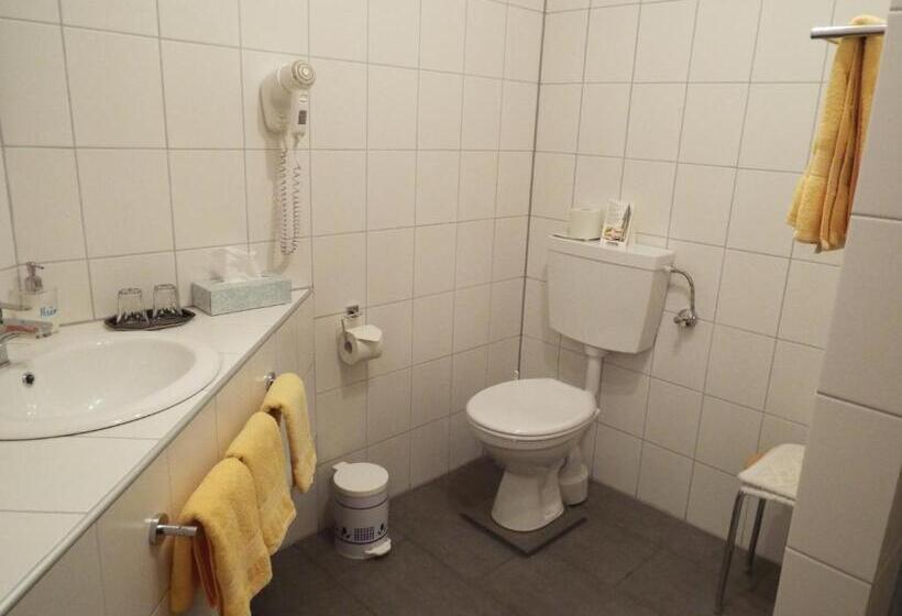 غرفة قياسية ثلاثية, Garni Zum Reinhardswald