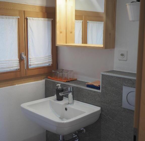 غرفة قياسية رباعية, Centro Arte Cabbiolo