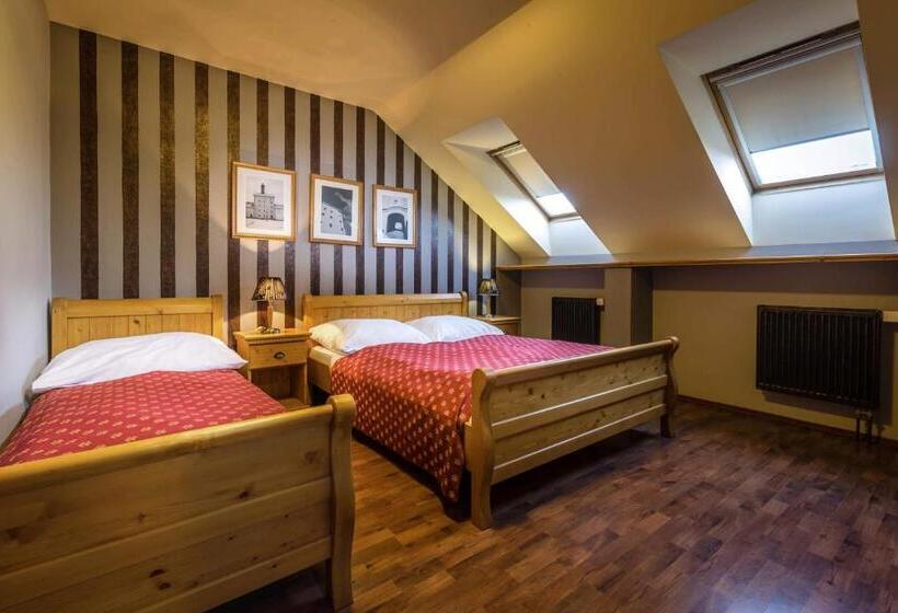 غرفة قياسية ثلاثية, Chateau Krakovany